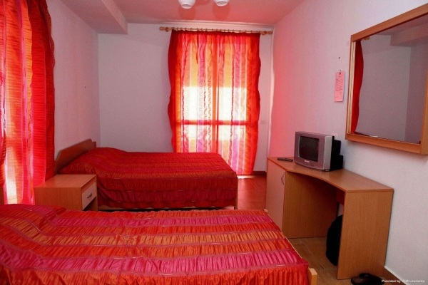 HOTEL OAZ (Kryemëdhej)
